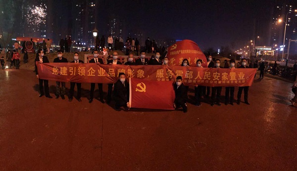 “党建引领企业品牌形象，，服务霍邱人民安家置业”霍邱项目党支部开展春节送春联礼包活动