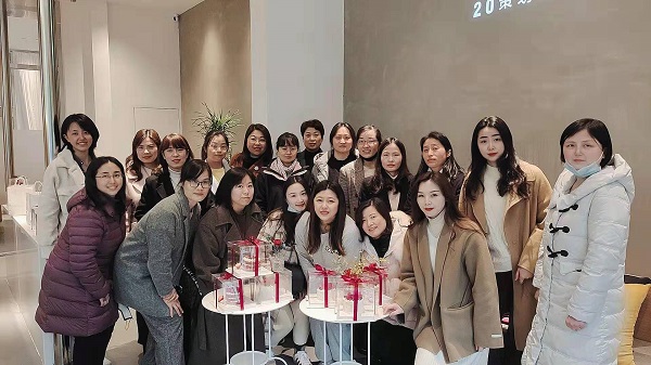 巧手做烘焙，，甜蜜好时光——地产集团工会举行妇女节主题烘焙活动